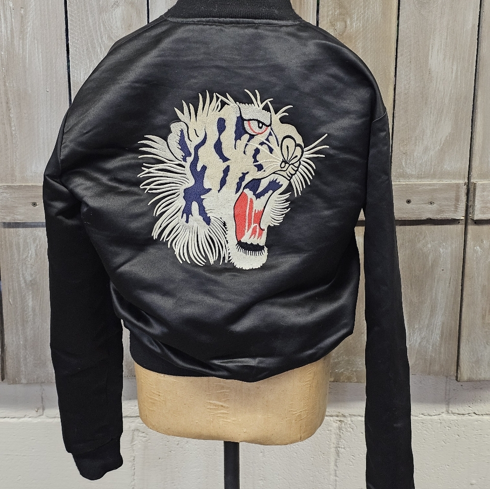Urban Renewal Embroidered Tiger European Black Bomber Jacket Size L VINTAGE